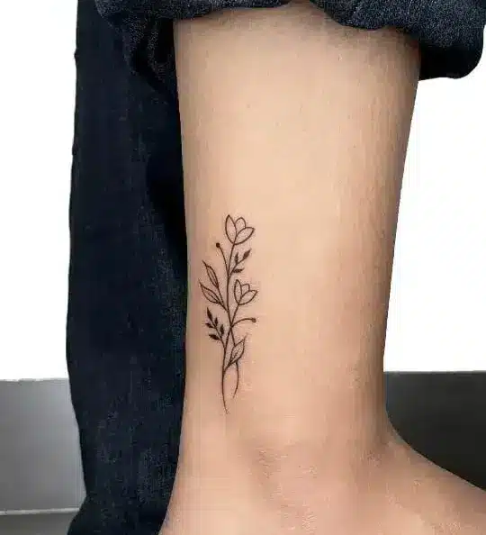 Minimalist Floral Ankle Spray